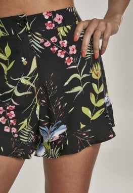 Floral shorts lady fly