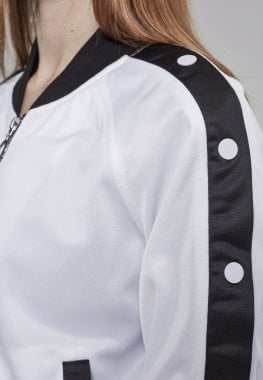 Jacket with push buttons on the arms of the lady 13