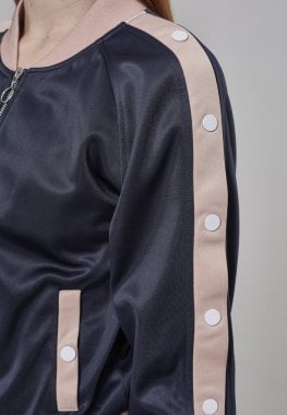 Jacket with push buttons on the arms of the lady 26