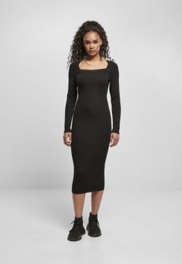 Long knitted dress front